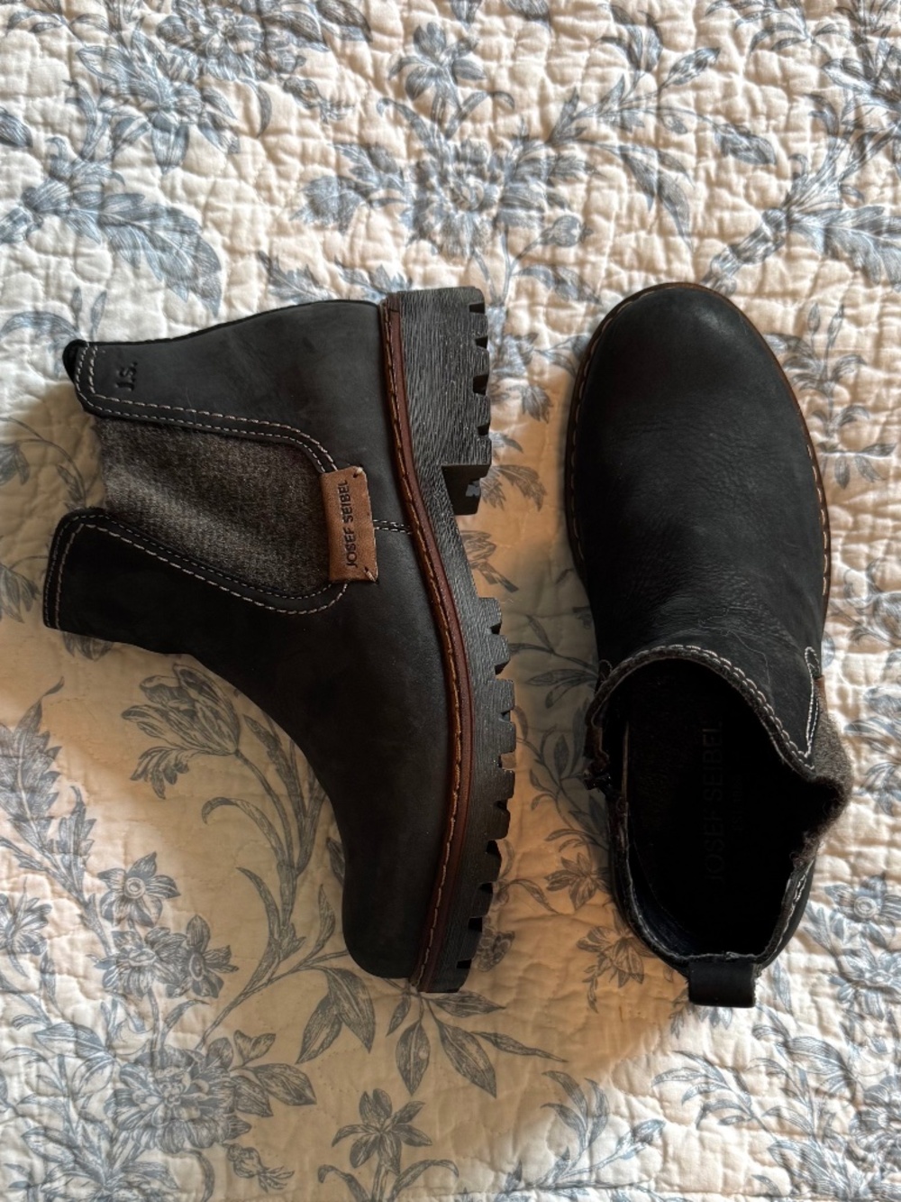 Josef Seibel Marta 03 Chelsea Boots, size 37 (US 7)